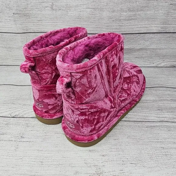 NEW!!! UGG NEW Classic Mini II Boots Kids Hot Pink‎ Crushed Velvet Size 6