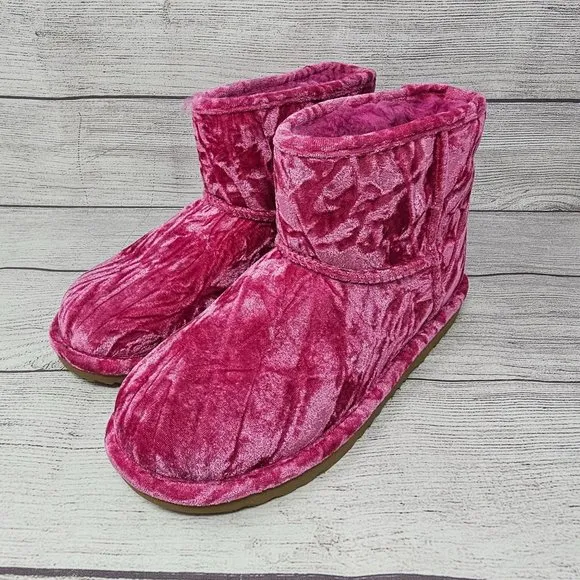 NEW!!! UGG NEW Classic Mini II Boots Kids Hot Pink‎ Crushed Velvet Size 6
