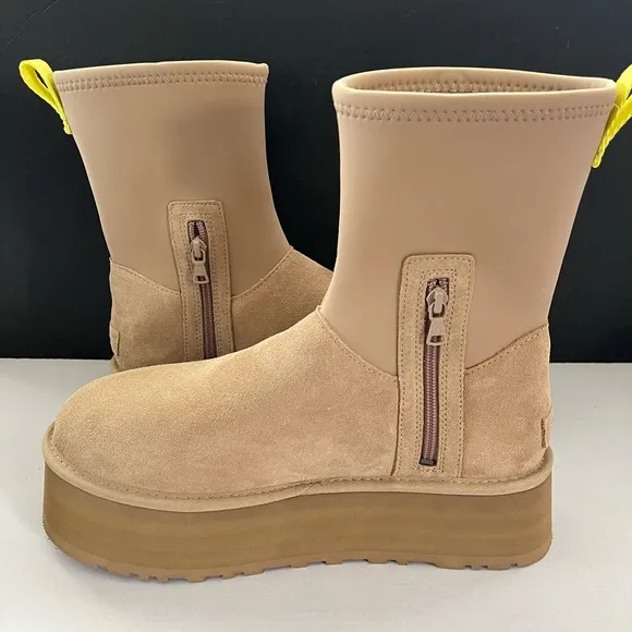 New Ugg Women’s Classic Dipper Boots Size: 11