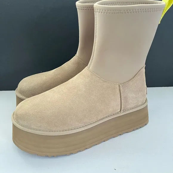 New Ugg Women’s Classic Dipper Boots Size: 11