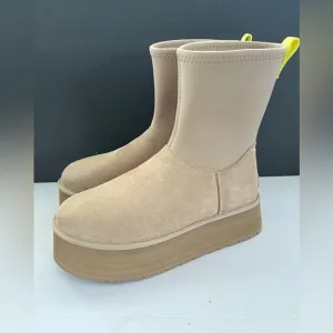 New Ugg Women’s Classic Dipper Boots Size: 11