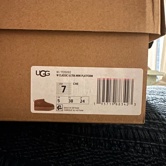 NEW UGG Women’s Classic Ultra Mini Platform Boots in Chestnut Brown size 7
