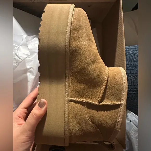 NEW UGG Women’s Classic Ultra Mini Platform Boots in Chestnut Brown size 7