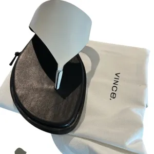 NEW! Vince Ellis Women's Milk White Leather Thong Flat Sandals Size 9.5 $295