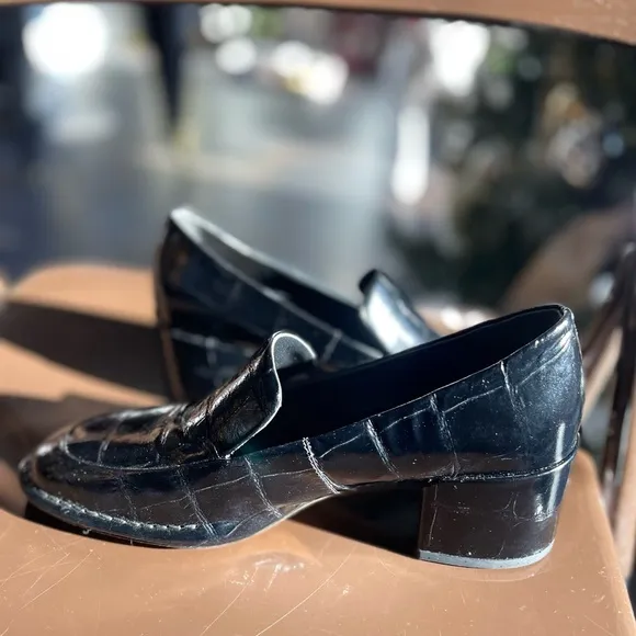 New! Vince Millie Alligator Emossed Loafer-6