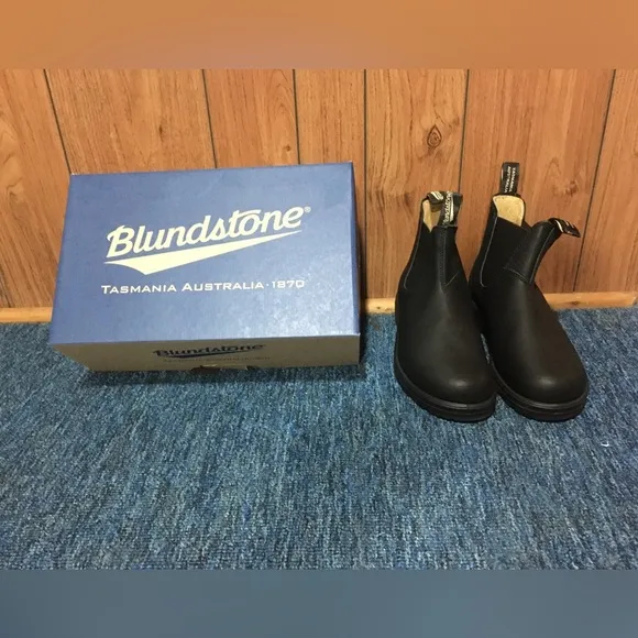 New With Box Blundstone Pull-on Boots Voltan Black