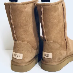 NEW-Women’s UGG Classic Short II boots