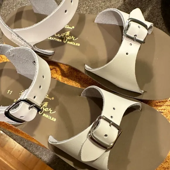 New wt box white children  salt water surfer sandals. Size 11