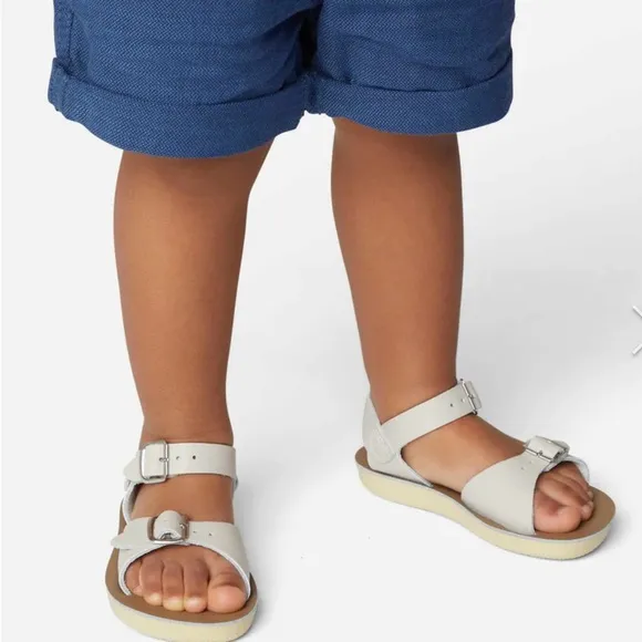 New wt box white children  salt water surfer sandals. Size 11