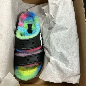 New Crocs Classic Cozzzy Spray Dye Sandals 5