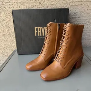 NEW Frye Georgia Lace Up Boots Women Size 10 Tan Leather Square Toe Prairie Boho