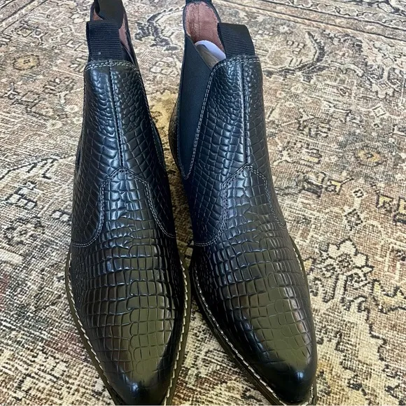 NIB Free People Leather Beau Western Croc Embossed Chelsea Boots in Black - 9