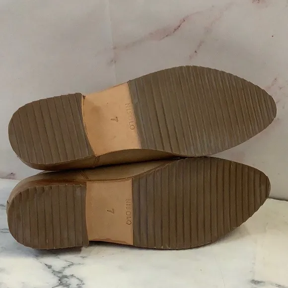 NIB Nisolo Almond Ankle Boots with Elastic Panels and Low Heel