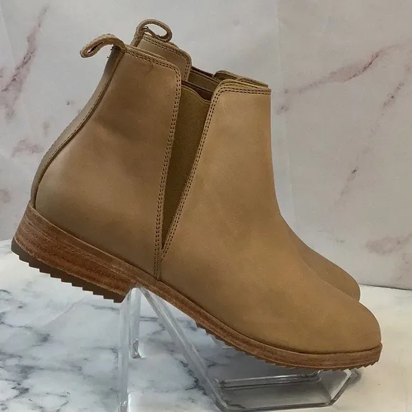 NIB Nisolo Almond Ankle Boots with Elastic Panels and Low Heel