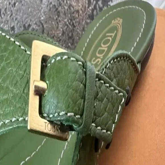 *NIB* TOD'S* ANTILLE GREEN LEATHER SLIP ON THONG SANDAL size 9 / 39