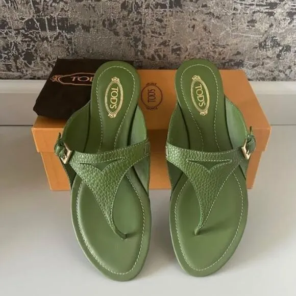 *NIB* TOD'S* ANTILLE GREEN LEATHER SLIP ON THONG SANDAL size 9 / 39