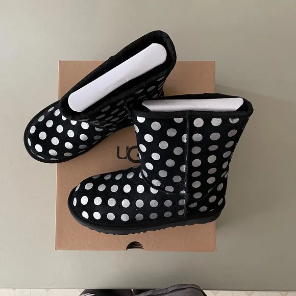 NIB UGG K CLASSIC METALLIC DOTS NIB Big Kid 4 FINAL PRICE