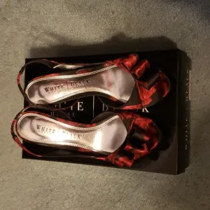 NIB WHBM Black and Red Floral Contessa High Heel Sandals Size 6.5