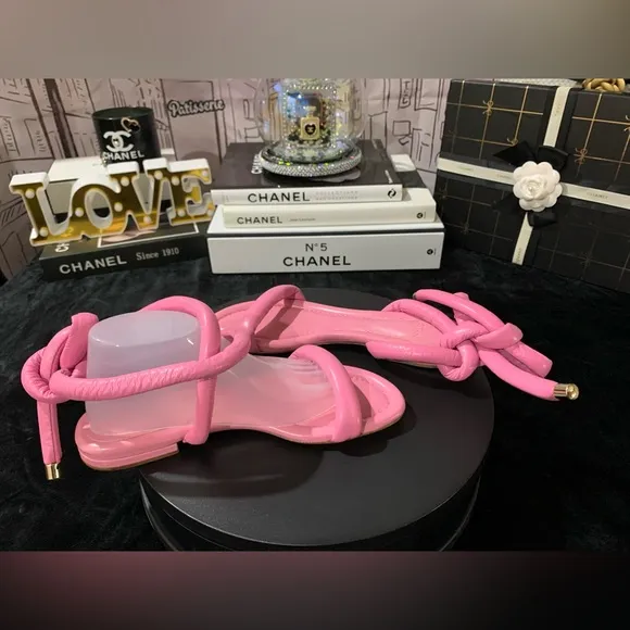 NIB❤️‍🔥🎀Alexandre BirmanBubble gum pink flat sandals.