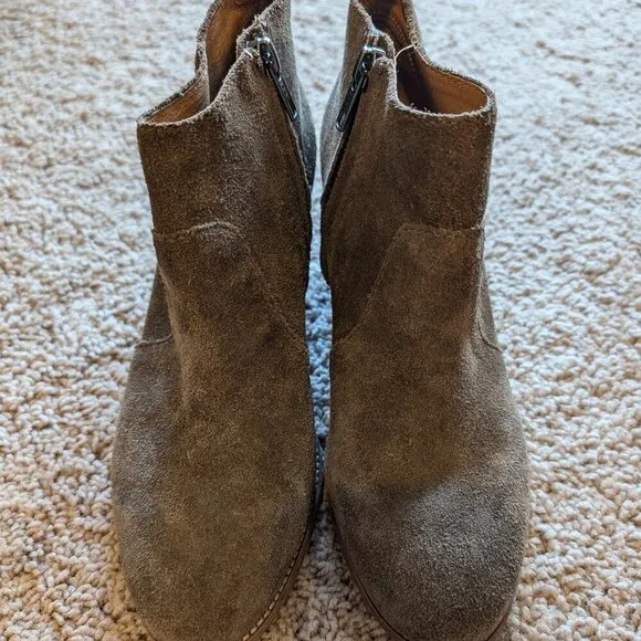 Nice pair of Madewell Suede boots in a size 7