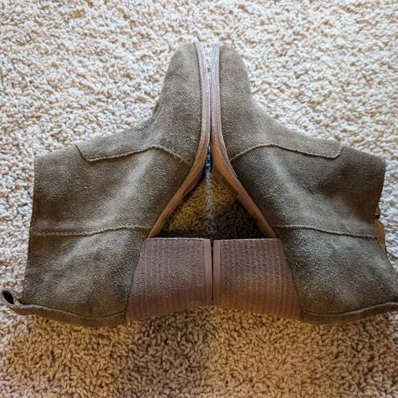 Nice pair of Madewell Suede boots in a size 7