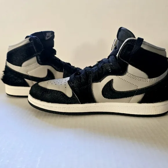 NIKE AIR JORDAN 1 HIGH OG TWIST GIRLS SIZE 3Y