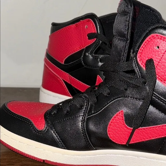 NIKE AIR JORDAN 1 RETRO HIGH 8.5