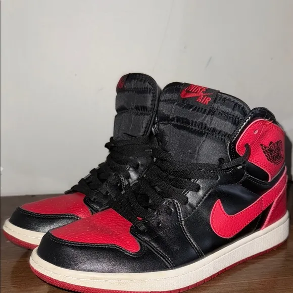 NIKE AIR JORDAN 1 RETRO HIGH 8.5