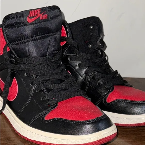 NIKE AIR JORDAN 1 RETRO HIGH 8.5