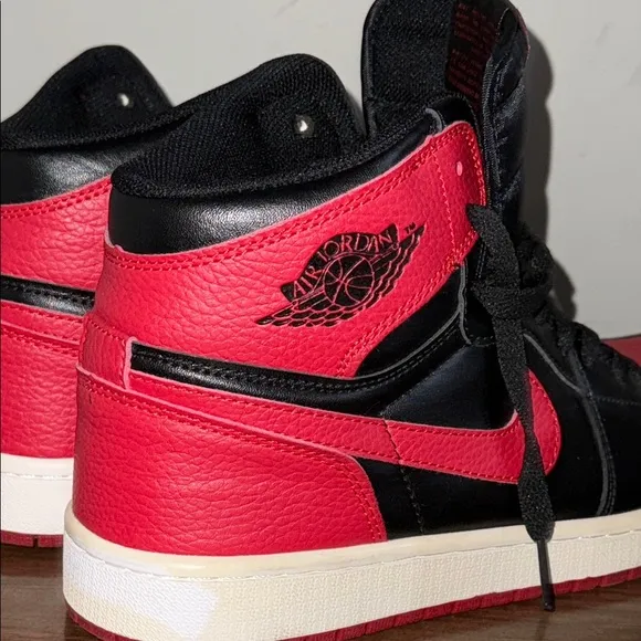 NIKE AIR JORDAN 1 RETRO HIGH 8.5