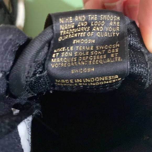 Nike Air Jordan 1 Retro High OG Black and Metallic gold Gold Sneakers