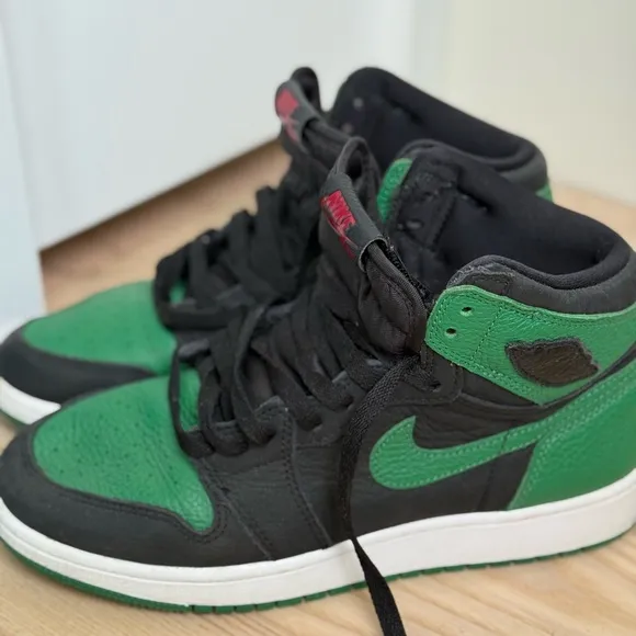 Nike Air Jordan 1 Retro High OG Green Black Sneakers