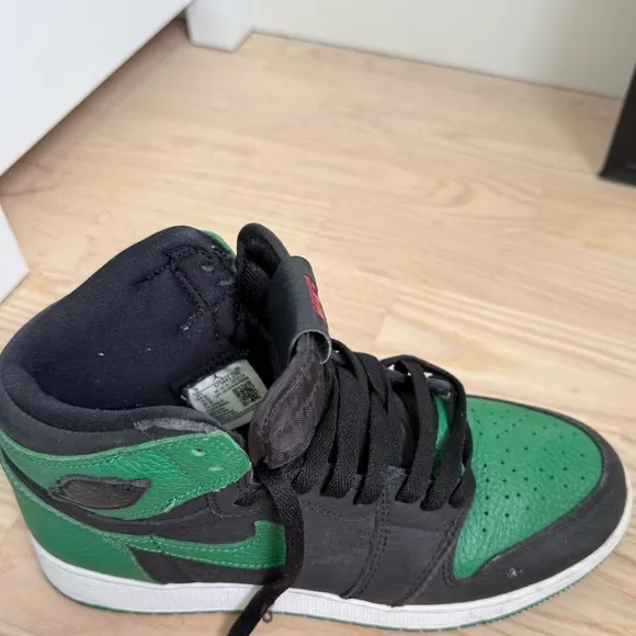 Nike Air Jordan 1 Retro High OG Green Black Sneakers