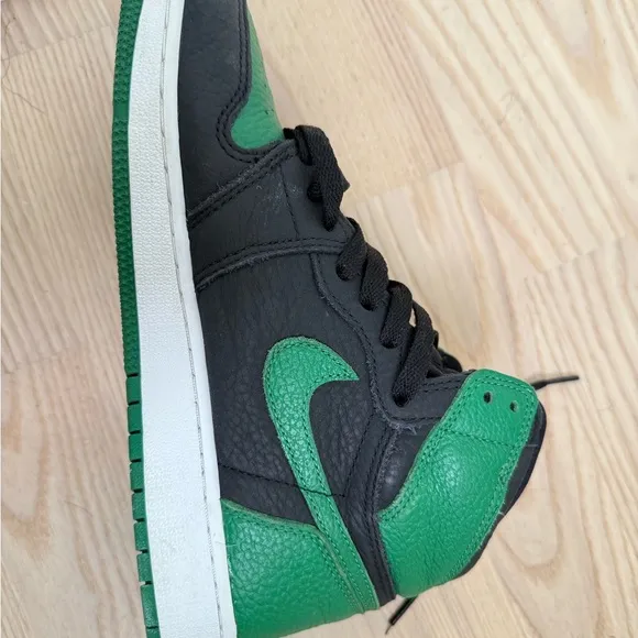 Nike Air Jordan 1 Retro High OG Green Black Sneakers