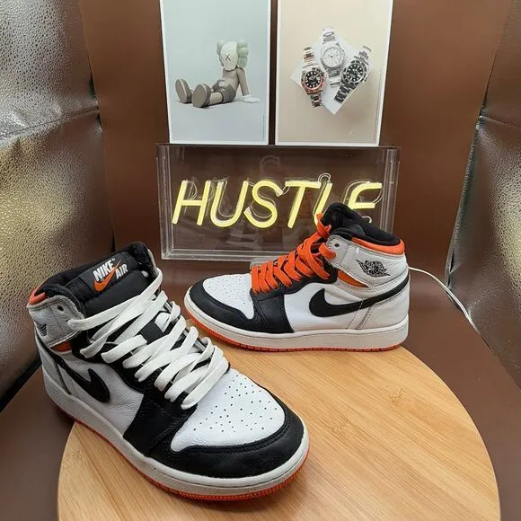 Nike Air Jordan 1 Retro High OG (GS) &quot;Electro Orange” Sz 5Y