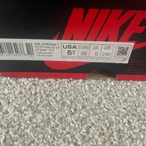 Nike Air Jordan 1 Retro High OG GS - Black and Red