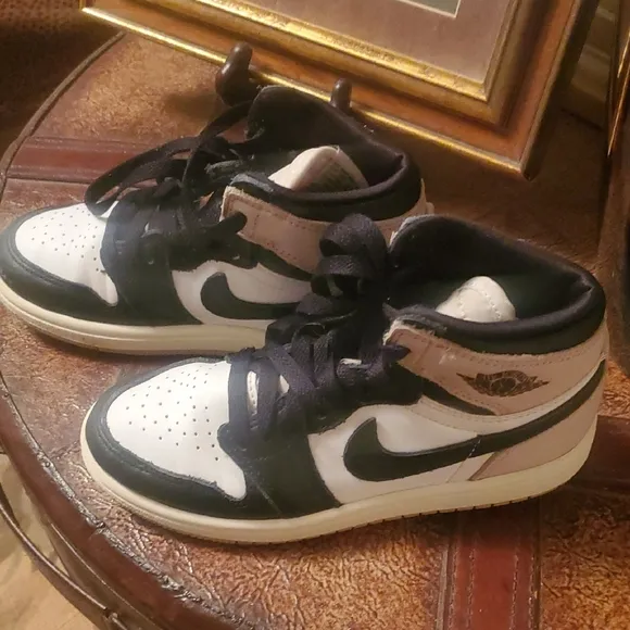 Nike Air Jordan 1 Retro High OG Shoes black/legend md brown Sneakers. Size 13