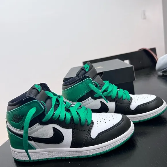 Nike Air Jordan 1 Retro High OG Sneakers