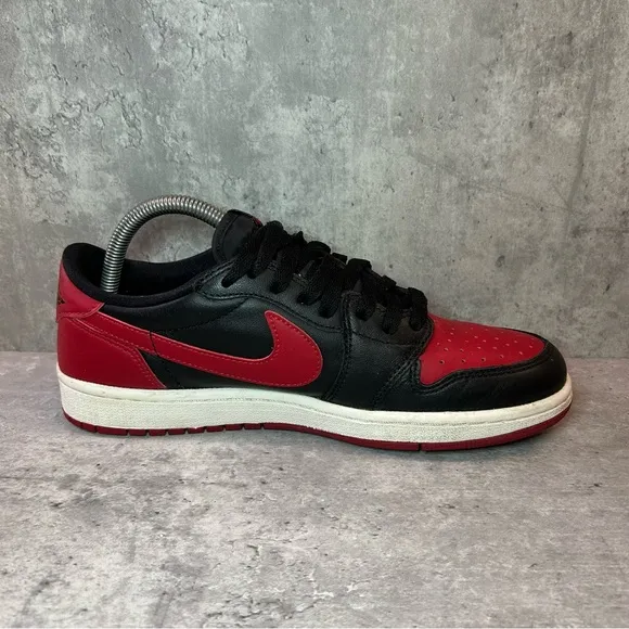 Nike Air Jordan 1 Retro Low Sneakers 705329-001 Mens sz 8 - black/red