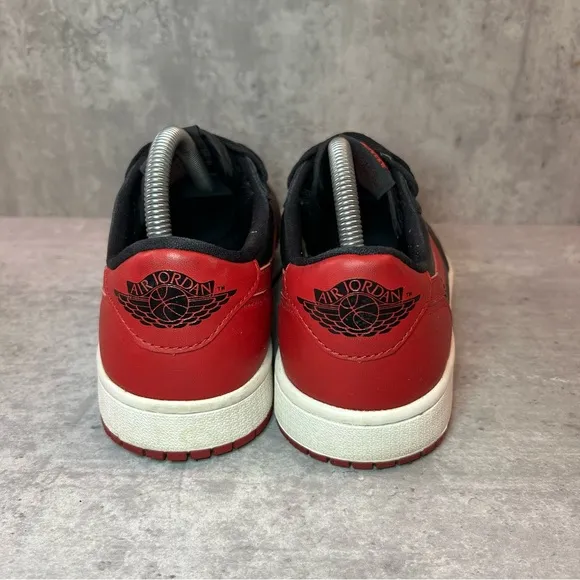 Nike Air Jordan 1 Retro Low Sneakers 705329-001 Mens sz 8 - black/red