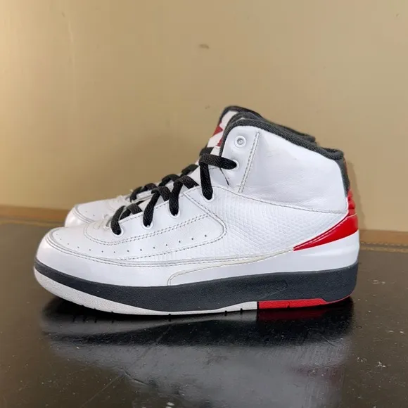 Nike Air Jordan 2 Retro Chicago DQ8564-106 Big Kids Size 2Y
