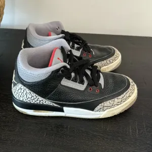 Nike Air Jordan 5 Retro Sz 5 youth  Black Gray Basketball Sneakers