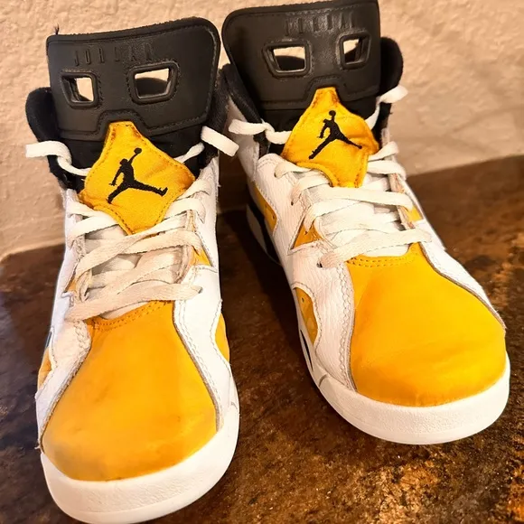 Nike Air Jordan 6 Retro Air Jordan 6 Retro Size 2Y