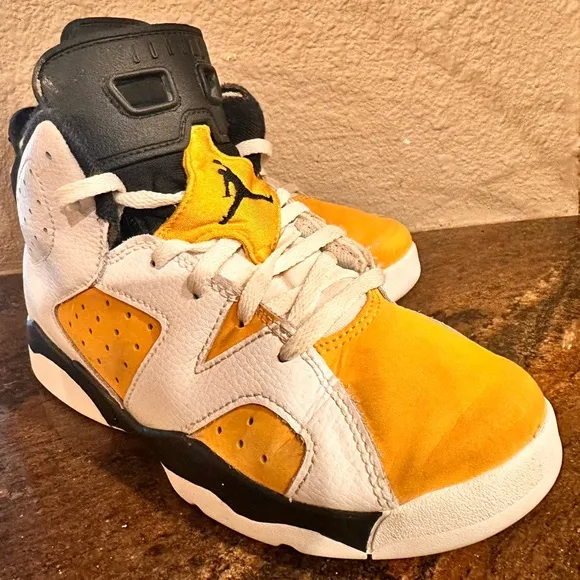 Nike Air Jordan 6 Retro Air Jordan 6 Retro Size 2Y