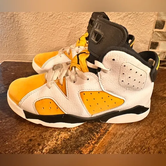 Nike Air Jordan 6 Retro Air Jordan 6 Retro Size 2Y