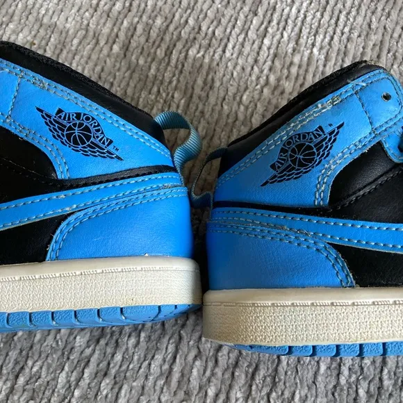 Nike Air Jordan High Tops Size 1Y Carolina Blue Sneakers Retro Classic