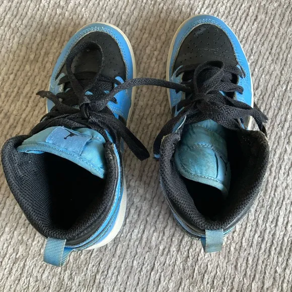 Nike Air Jordan High Tops Size 1Y Carolina Blue Sneakers Retro Classic