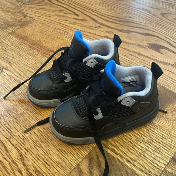 Nike Air Jordan IV 4 Alternate Motorsport Retro Sneakers. Size 8c.