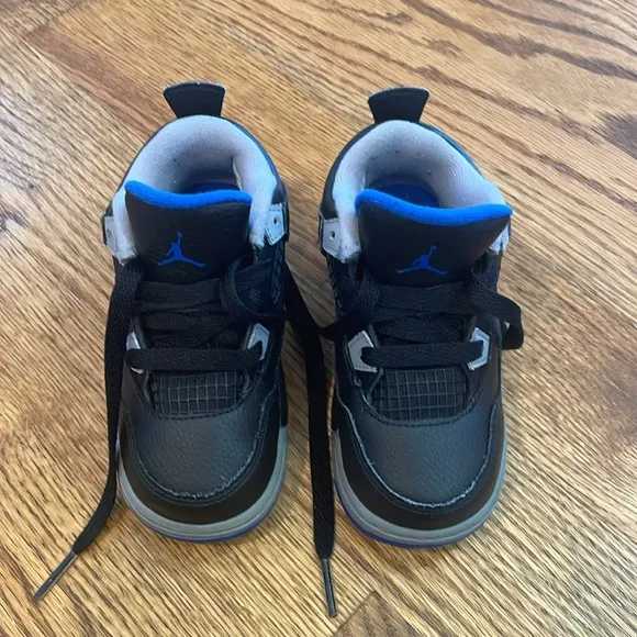 Nike Air Jordan IV 4 Alternate Motorsport Retro Sneakers. Size 8c.
