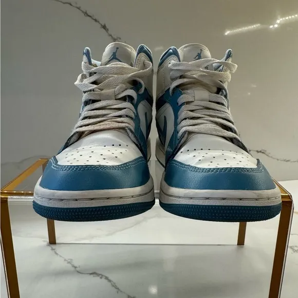 Nike Air Jordan Mid Retro